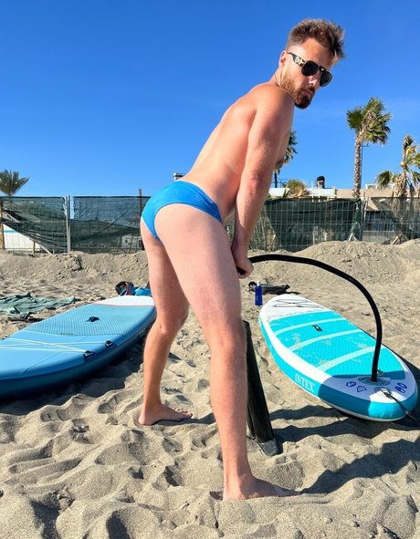 Naakte gelekte OnlyFans-foto van Winkwinkchat