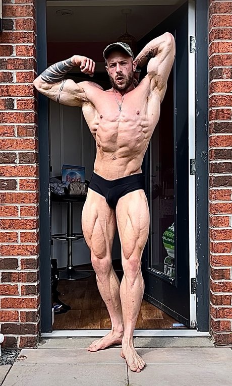 Naakte gelekte OnlyFans-foto van  Raz 