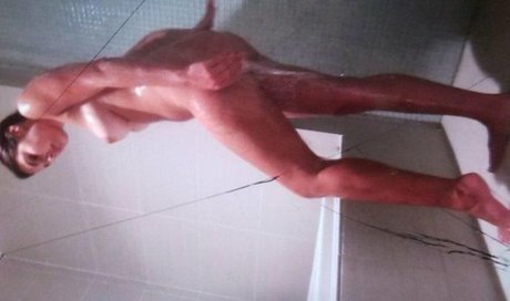 Naakte gelekte OnlyFans-foto van Tao Wickrath