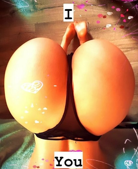 Naakte gelekte OnlyFans-foto van Kishakiss
