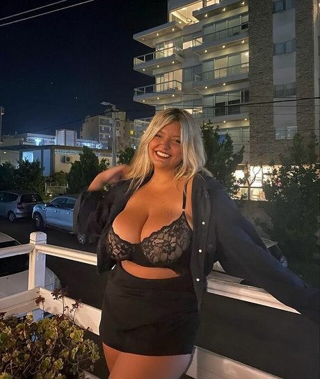 Naakte gelekte OnlyFans-foto van Antonella Muccione