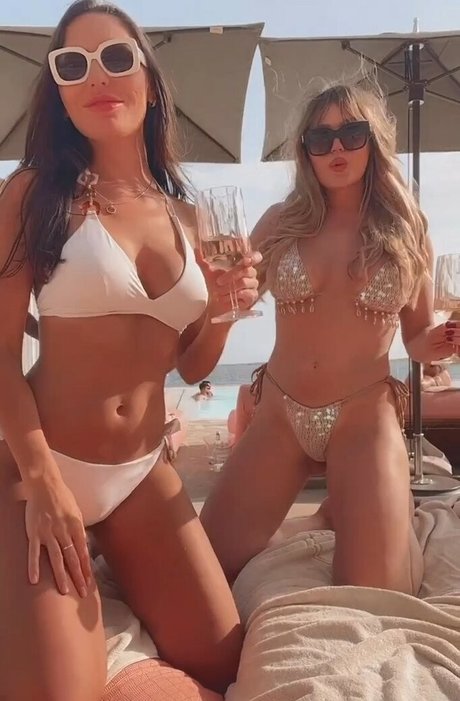 Naakte gelekte OnlyFans-foto van Ella Anastasiou