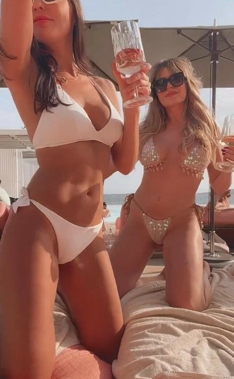 Naakte gelekte OnlyFans-foto van Ella Anastasiou