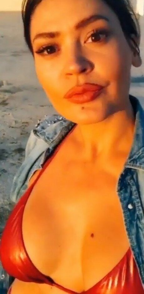 Naakte gelekte OnlyFans-foto van Ella Anastasiou