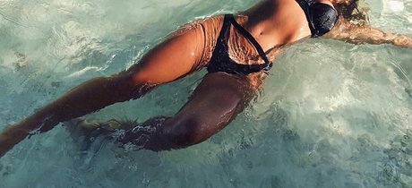 Naakte gelekte OnlyFans-foto van Hafiia Mira