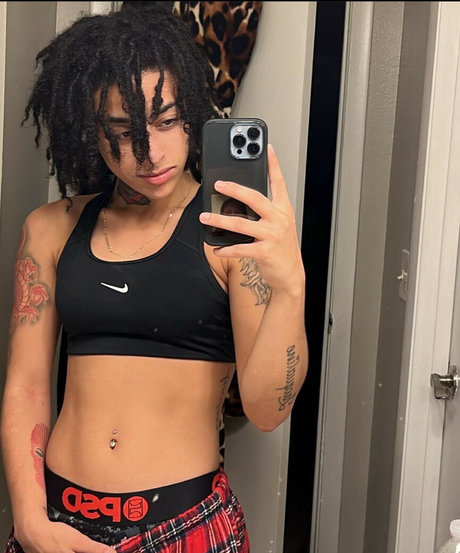 Naakte gelekte OnlyFans-foto van Treasure Osiria