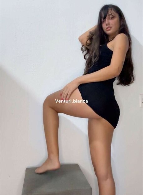 Naakte gelekte OnlyFans-foto van Bianca Veturi