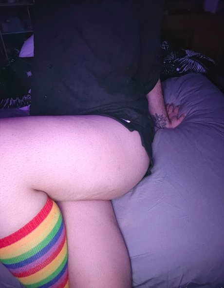 Naakte gelekte OnlyFans-foto van Azazelzangel