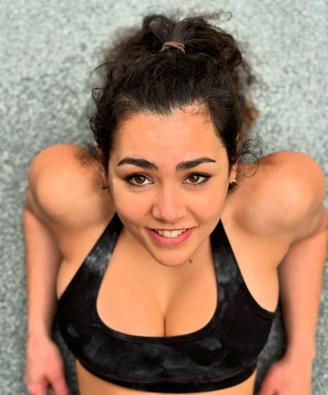 Naakte gelekte OnlyFans-foto van Helena Daher