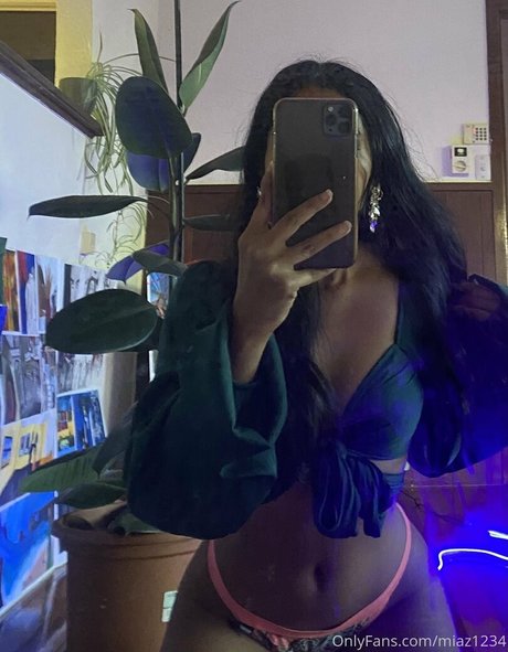 Naakte gelekte OnlyFans-foto van Miaz1234