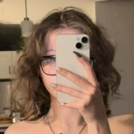 Naakte gelekte OnlyFans-foto van Viviennelifts