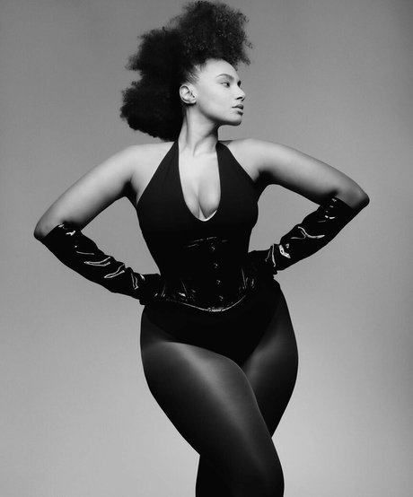 Naakte gelekte OnlyFans-foto van Shadia Ampadu