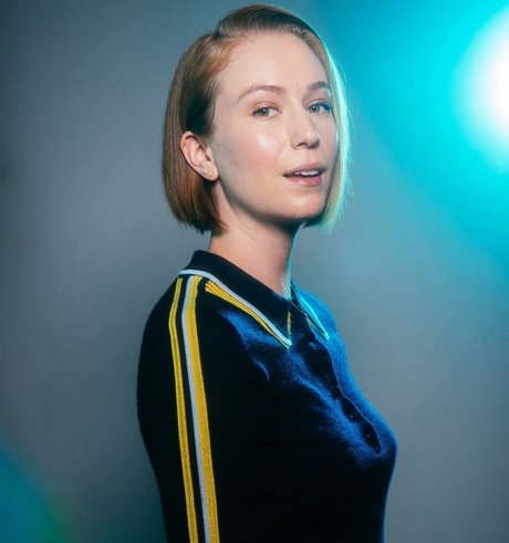 Naakte gelekte OnlyFans-foto van Hannah Einbinder