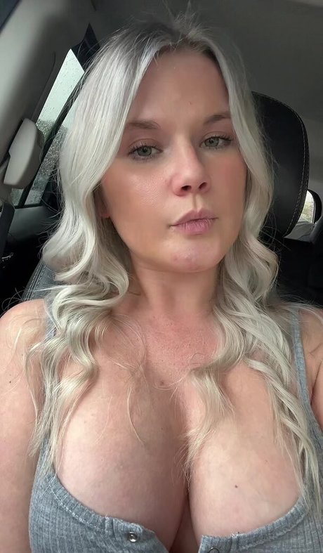 Naakte gelekte OnlyFans-foto van Jessicabby25