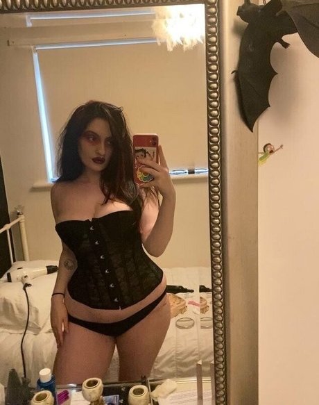Naakte gelekte OnlyFans-foto van Poorthing