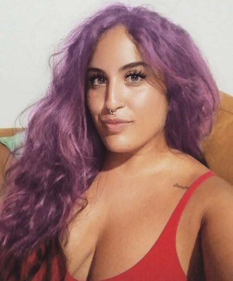 Naakte gelekte OnlyFans-foto van Elviabombon