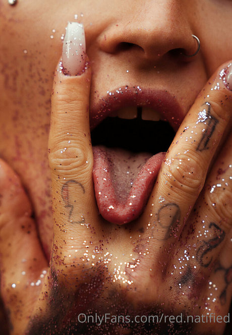 Naakte gelekte OnlyFans-foto van Rednatified