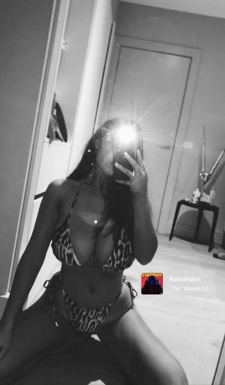 Naakte gelekte OnlyFans-foto van Darcy Buchan