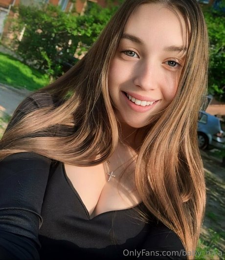Naakte gelekte OnlyFans-foto van Babynika