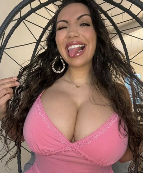 Naakte gelekte OnlyFans-foto van Crueltyfreecurves