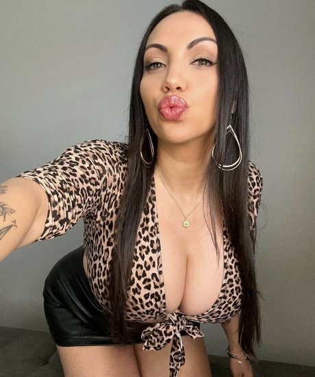 Naakte gelekte OnlyFans-foto van Crueltyfreecurves