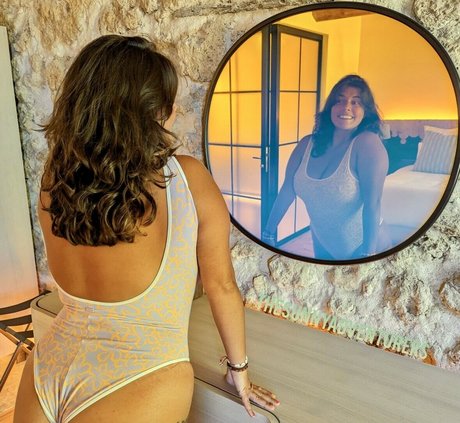 Naakte gelekte OnlyFans-foto van Milla Chats