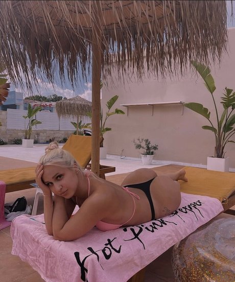 Naakte gelekte OnlyFans-foto van Emmi Lampinen