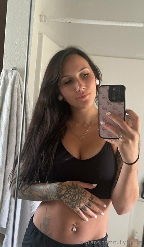 Naakte gelekte OnlyFans-foto van Tullybanks