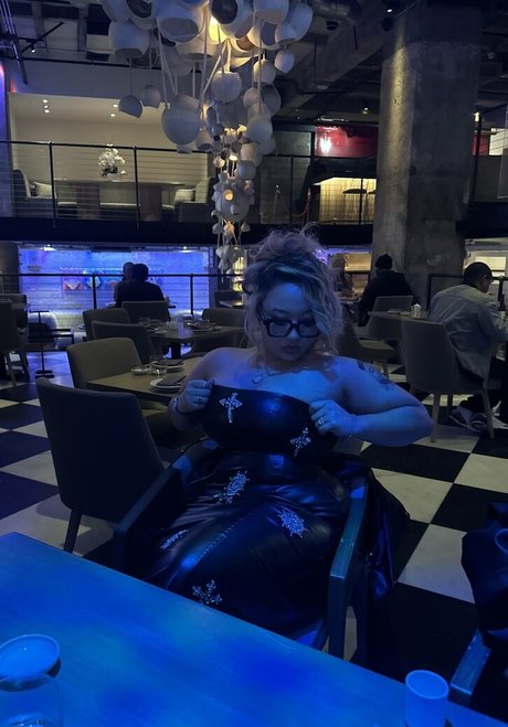 Naakte gelekte OnlyFans-foto van Sophialaurrren