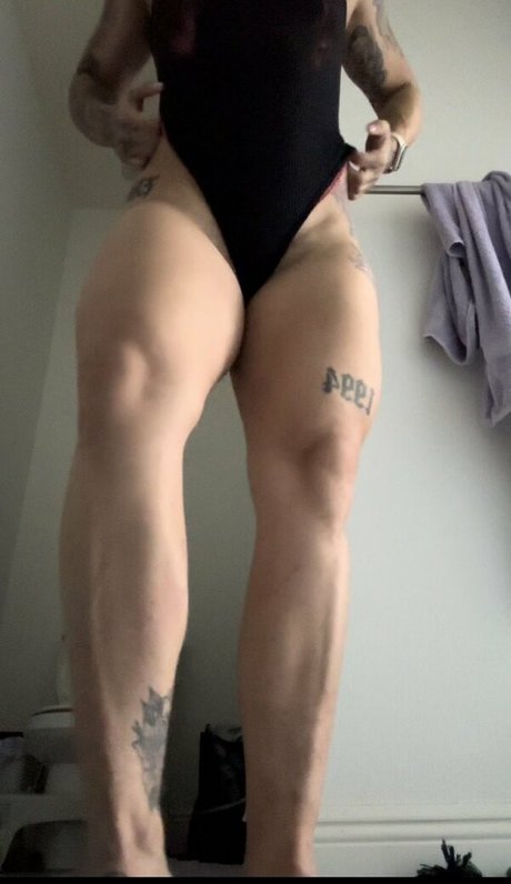 Naakte gelekte OnlyFans-foto van Poofballdemon
