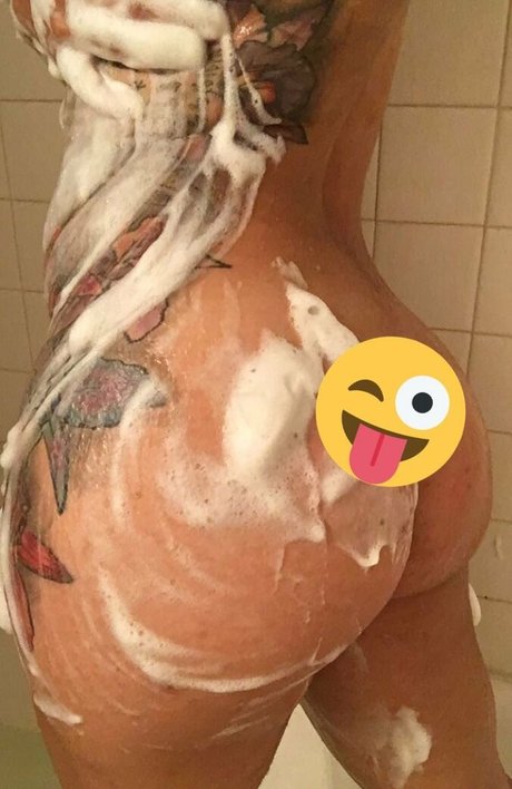 Naakte gelekte OnlyFans-foto van Poofballdemon