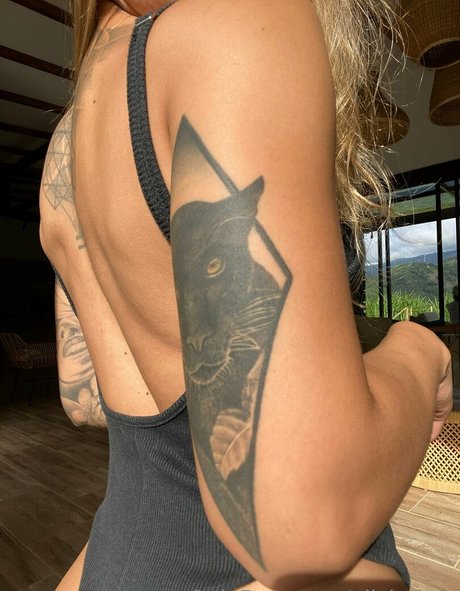 Naakte gelekte OnlyFans-foto van Aliciaray