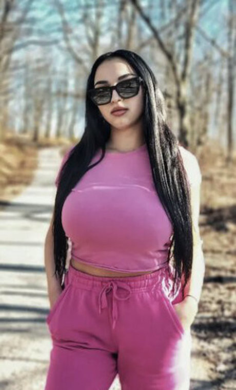 Naakte gelekte OnlyFans-foto van Ivana Milojevic