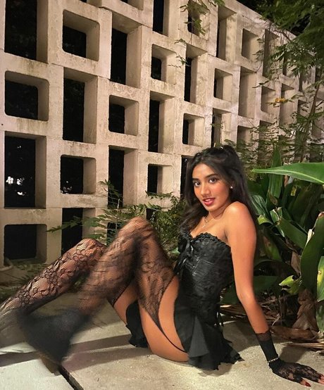 Naakte gelekte OnlyFans-foto van Maya Mayanalluri