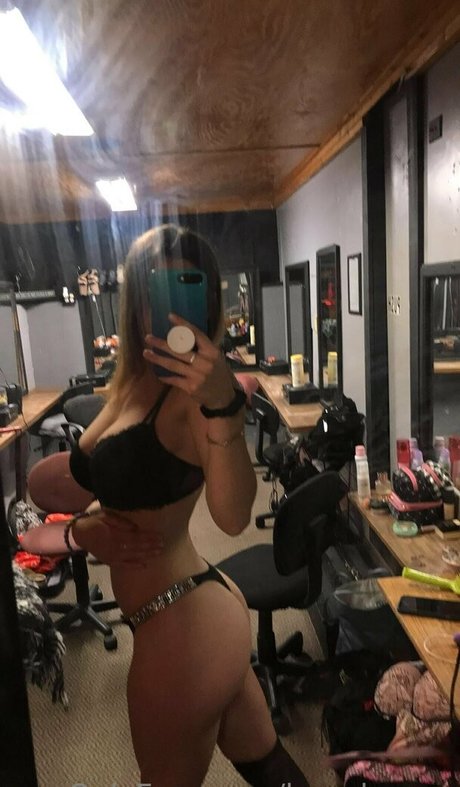 Naakte gelekte OnlyFans-foto van Starringlunaeclipse