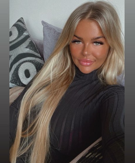 Naakte gelekte OnlyFans-foto van Kayl Anne