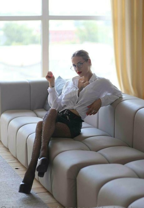 Naakte gelekte OnlyFans-foto van Sofiteach