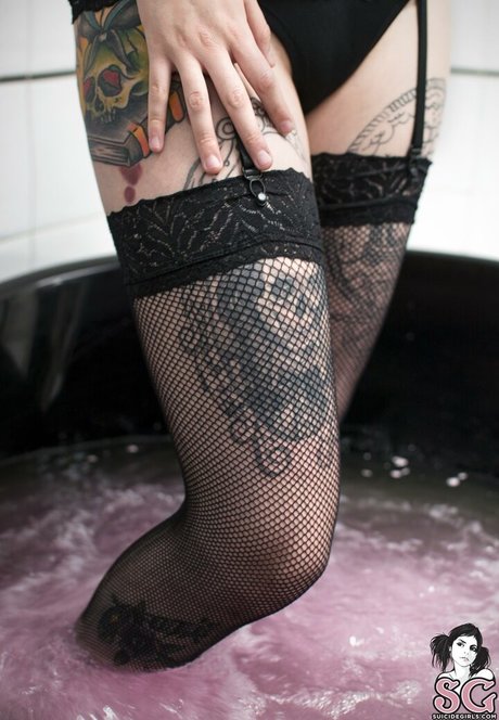 Naakte gelekte OnlyFans-foto van Karenzio