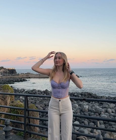 Naakte gelekte OnlyFans-foto van Lenaahdl