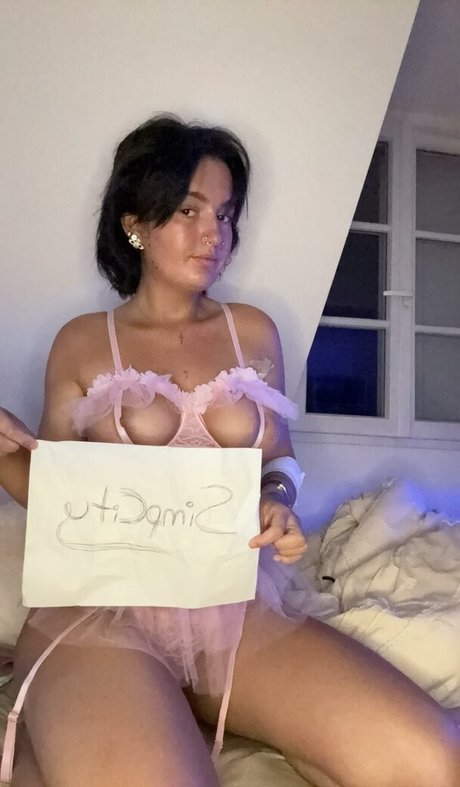 Naakte gelekte OnlyFans-foto van Donnamgl
