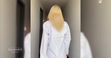 Naakte gelekte OnlyFans-foto van Germanys Next Topmodel