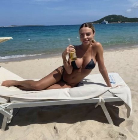 Naakte gelekte OnlyFans-foto van Verdiana Vanessa Salmi