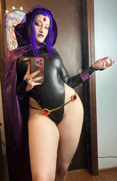 Naakte gelekte OnlyFans-foto van Natsumi Louise