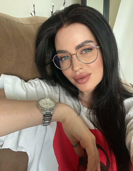 Naakte gelekte OnlyFans-foto van Emmalemma