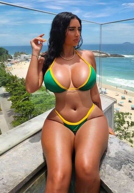 Naakte gelekte OnlyFans-foto van Mikaelabrbs