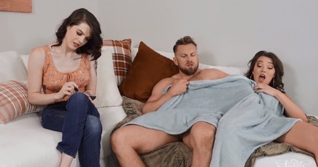 Naakte gelekte OnlyFans-foto van Emma Rose
