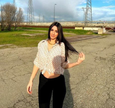 Naakte gelekte OnlyFans-foto van Vanessa Bruni