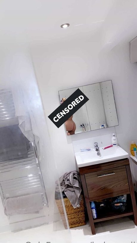 Naakte gelekte OnlyFans-foto van Maimeadows