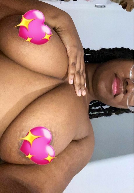 Naakte gelekte OnlyFans-foto van Blaxkbunny