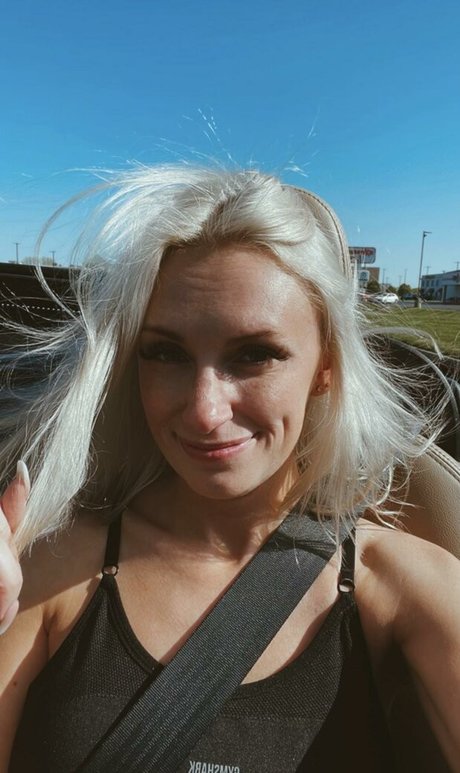 Naakte gelekte OnlyFans-foto van Maddyspremium